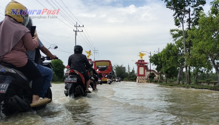 Banjir di Pintu Masuk Kota Belum Surut, BPBD Sumenep: Normalisasi Sungai Jadi Solusi