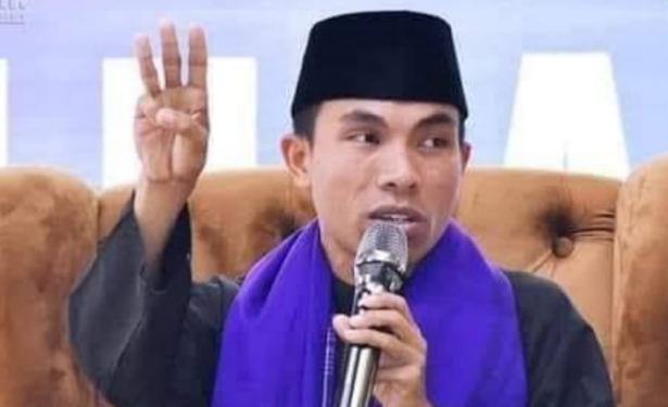 KH. Kholil Yasin: Perjalanan Dai Humoris Asal Bangkalan yang Sering Bikin Umat Ketawa