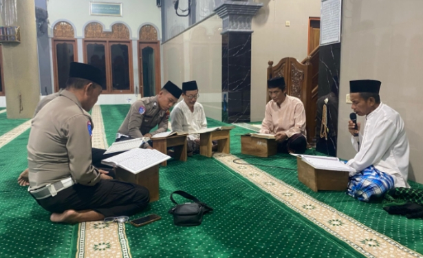 Potret Ketertiban Ramadhan Polres Pamekasan: Gelar Sholat Tarawih dan Tadarus Qur'an
