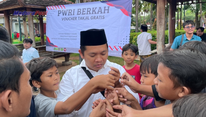 PWRI Sumenep Bagikan Ratusan Voucher Takjil Gratis untuk Dukung UMKM Lokal
