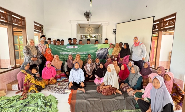 Dosen Unira Pamekasan Latih Warga Ubah Limbah Peternakan Jadi Pupuk Berkualitas