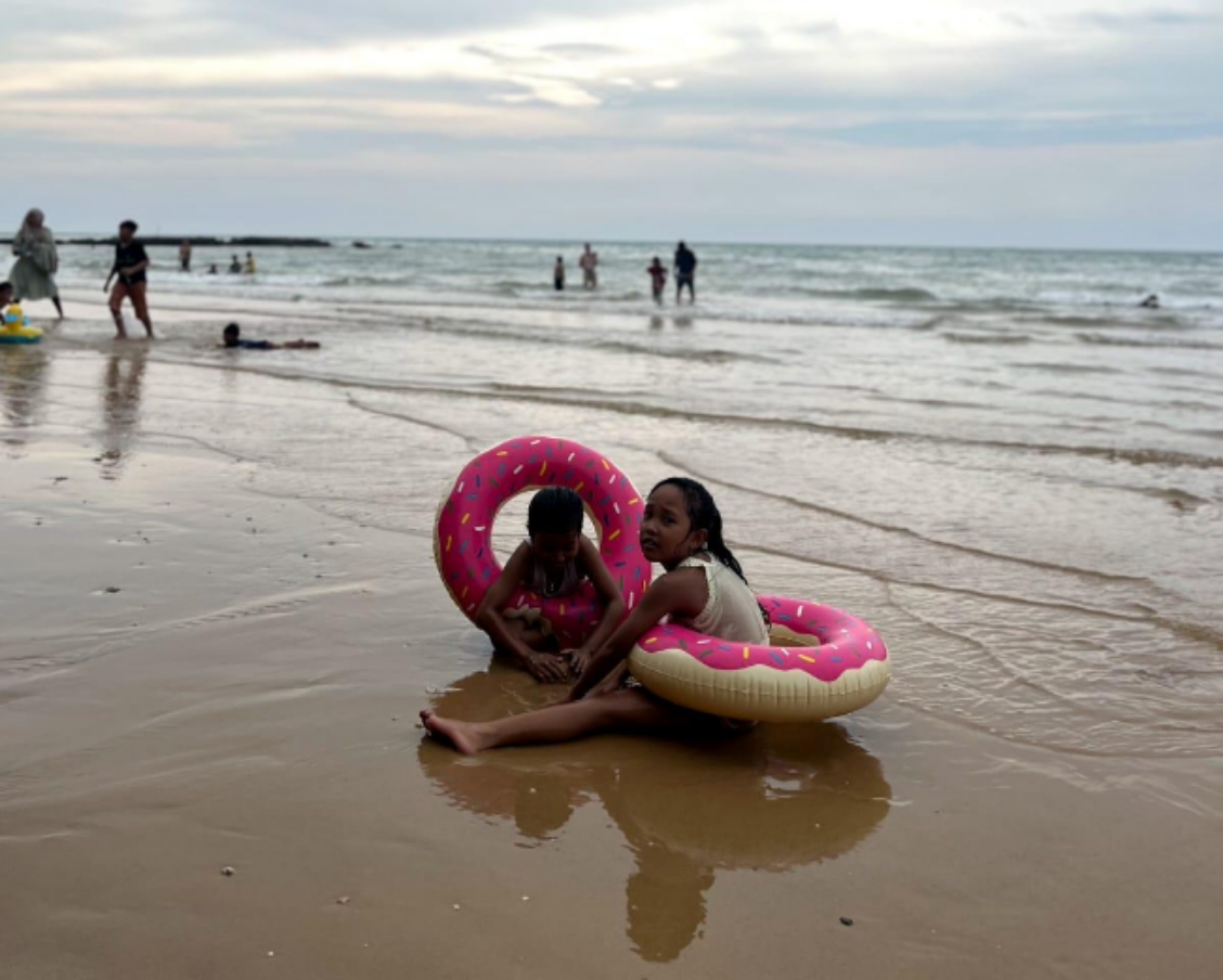 Libur Lebaran, Pantai Lon Malang Sampang Jadi Destinasi Wisata Favorit
