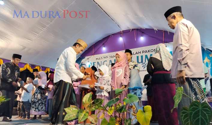 Pengajian Umum dan Santunan Anak Yatim Masjid Al-Falah Pakong, Komunitas JLB Turut Berbagi