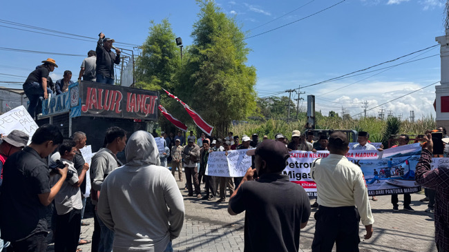 Ganti Rugi Rumpon Tak Kunjung Dibayar, Nelayan Madura Geruduk Petronas di Gresik