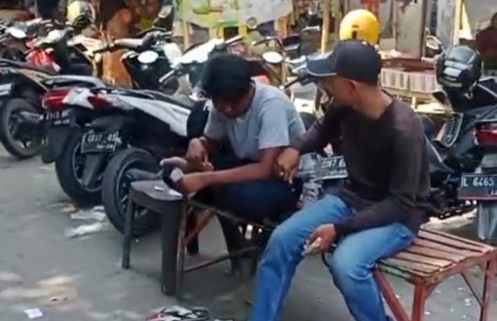 Dishub Sampang Diduga Membiarkan Praktik Mafia Parkir di Pasar Srimangunan
