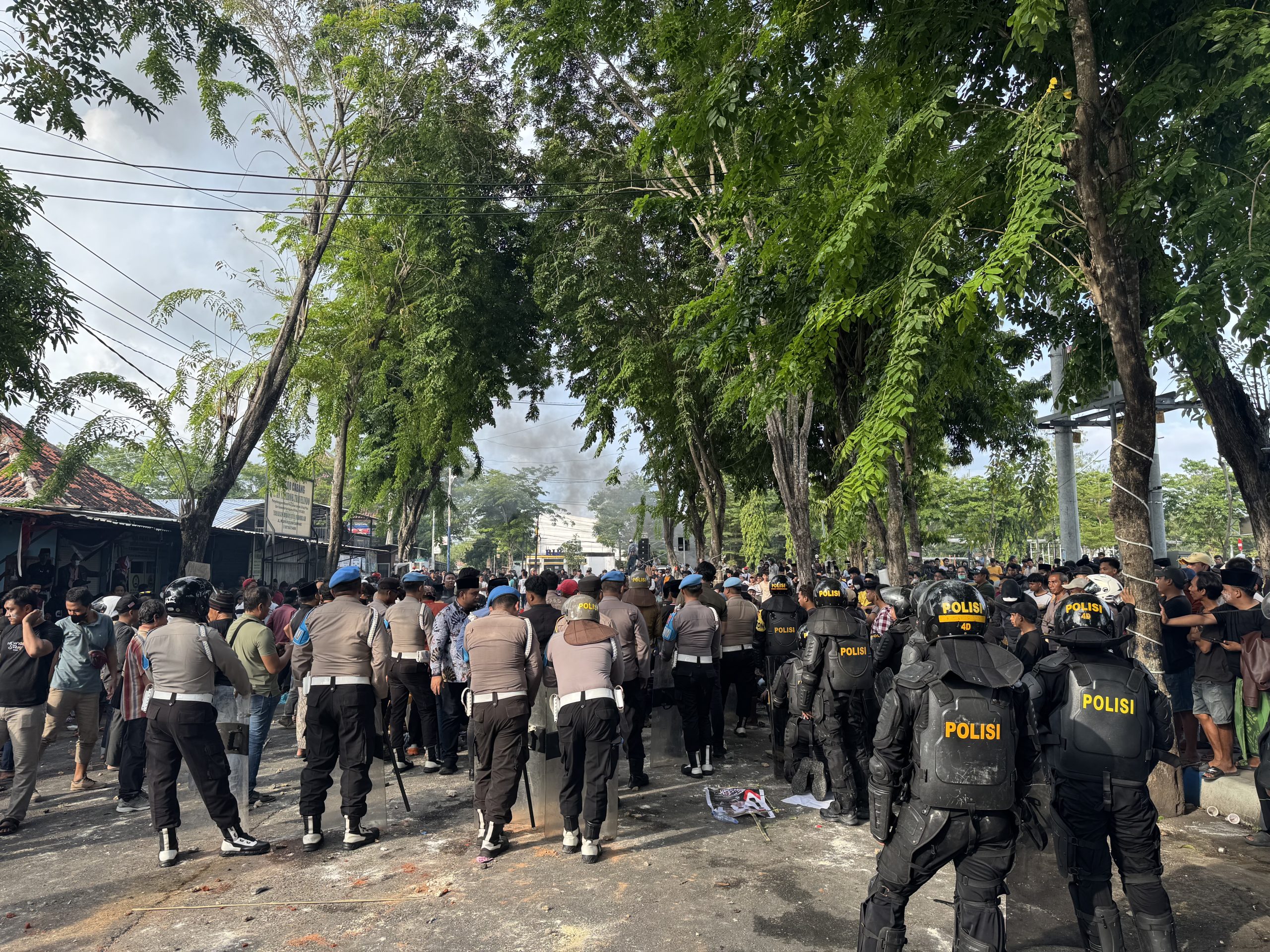 Aksi Damai Berujung Luka: Dugaan Represif Polisi Warnai Demo Pilkades Sampang