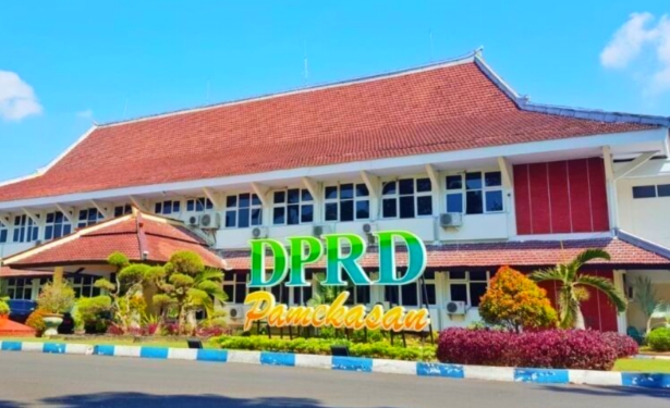 Dugaan Pesta Miras dan Asusila, Anggota DPRD Pamekasan Dilaporkan ke BK
