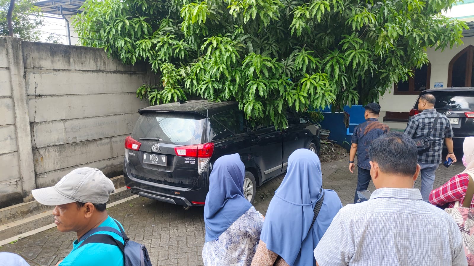 Terdakwa Korupsi Dana PEN Disidang, Datang Tanpa Mobil Tahanan
