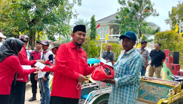 DPC PDI Perjuangan Sumenep Salurkan Zakat Mal untuk 4.000 Abang Becak