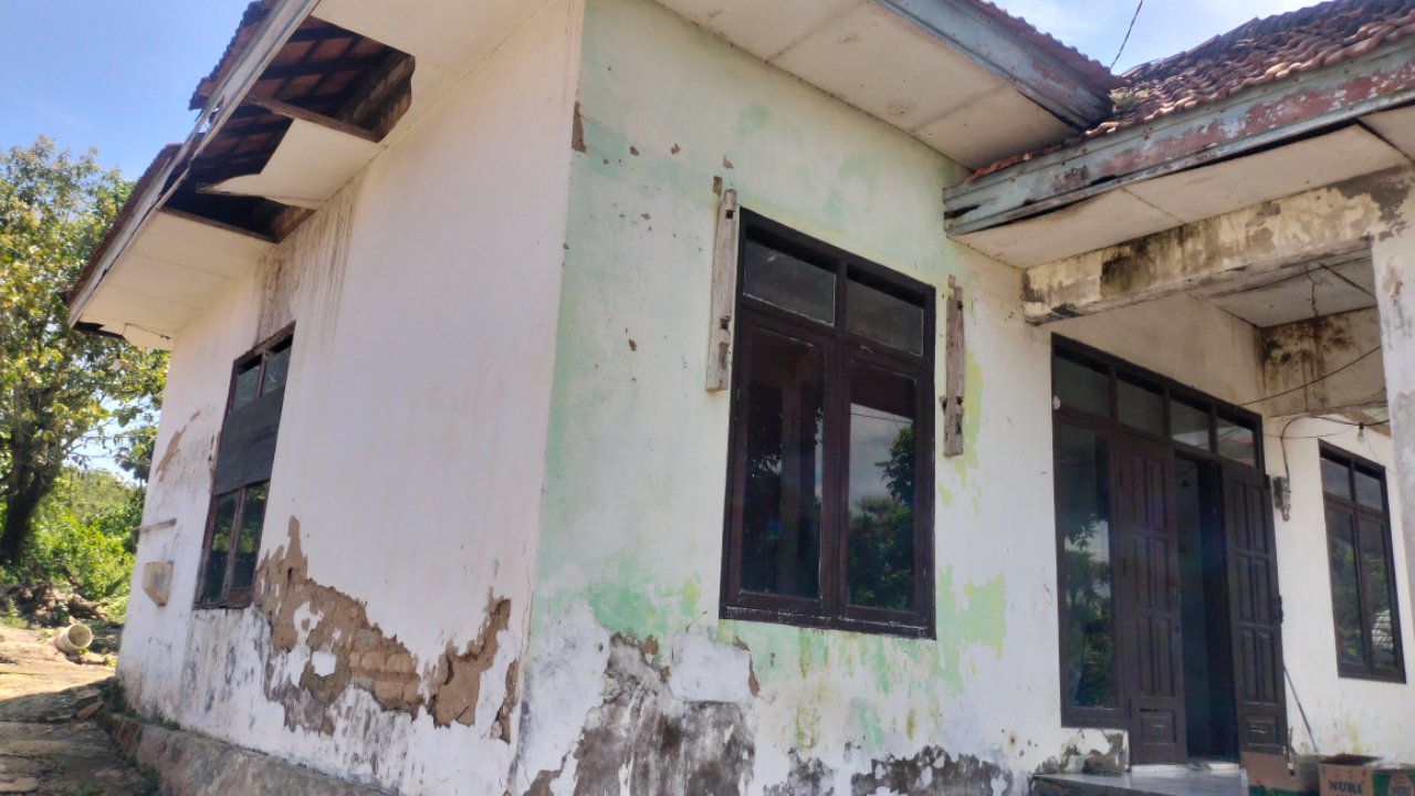 Gedung Pustu Sana Tengah Memprihatinkan, Bupati Pamekasan Diminta Turun Tangan
