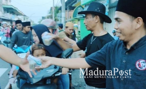 Ramadhan Penuh Berkah, AWAS Sampang Gelar Aksi Sosial dan Bukber