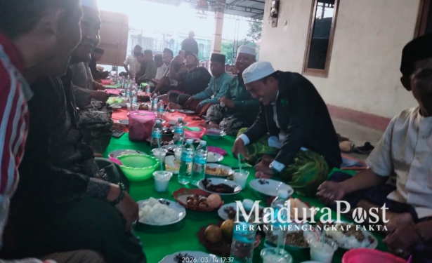 Kades Blu’uran Sampang Gelar Bukber dan Berbagi kepada Warga