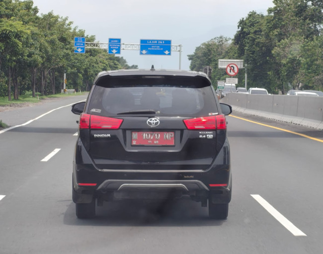 Mobil Dinas Berpelat Merah Melintas di Jalan Tol Saat Libur Lebaran, Pengawasan Aset Pemkab Sampang Dipertanyakan