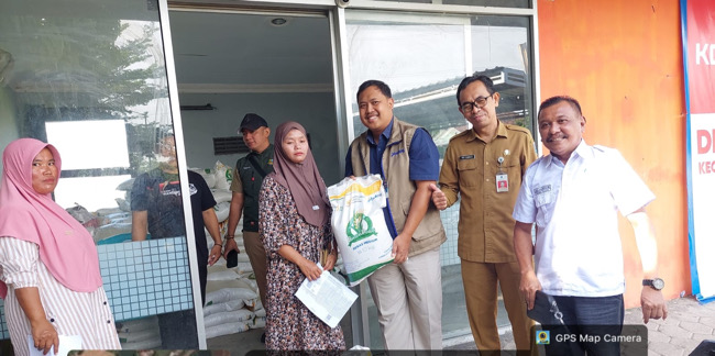 DKP Probolinggo Salurkan Bantuan Beras dan Minyak Goreng untuk 228 Ribu Warga