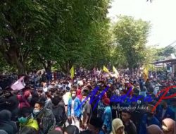 Aksi 222, Ribuan Kader PMII Unjuk Rasa ke Polres Sumenep