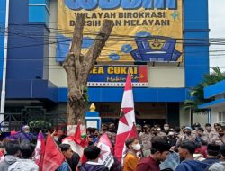 GMNI dan N.G.O Pamekasan Demo Beacukai Madura