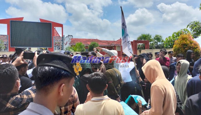 Tagih Janji Pemerataan Jalan di Kepulauan, Mahasiswa Demo Pemkab Sumenep