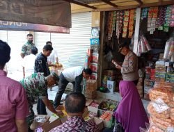 Cegah Makanan Kadaluarsa, Polsek Torjun Sampang Gelar Razia di Pasar Polowijo