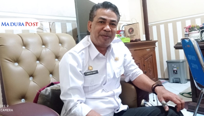 PROFIL. Potret Kepala DPMD Sumenep, Anwar Syahroni Yusuf, saat berada di ruang kerjanya. (Istimewa for MaduraPost)