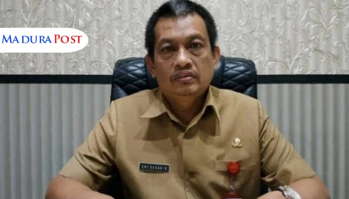PROFIL. Potret Kepala Dinas PUTR Sumenep, Ery Susanto, saat berada di ruang kerjanya. (Istimewa for MaduraPost)