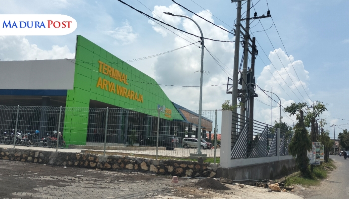 MEGAH. Potret Terminal Arya Wiraraja Sumenep yang kini menjadi terminal terbaik di Madura, dengan fasilitas sarana dan prasarana yang bagus. (M.Hendra.E/MaduraPost)