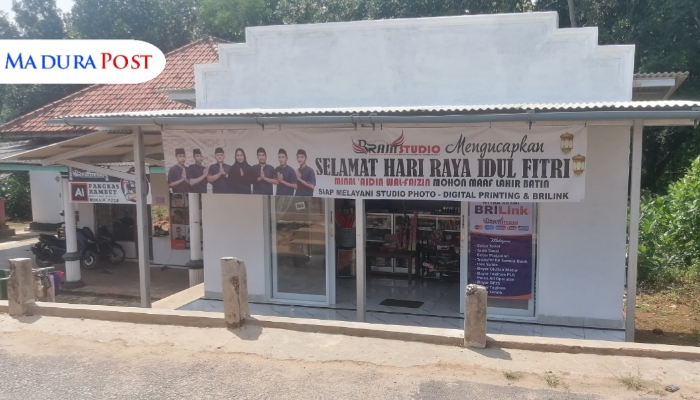 LOKASI. Tampak depan BRAM Studio Photo Digital Printing & BRILink di Dusun Girgunung, Batubelah Timur, Kecamatan Dasuk, yang siap melayani kebutuhan cetak dan transaksi keuangan masyarakat. (Istimewa for MaduraPost)