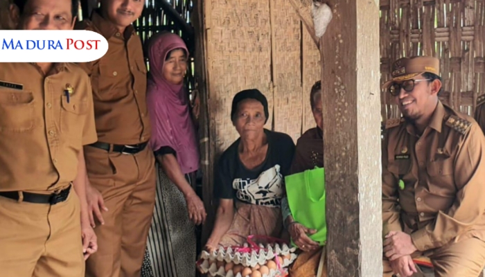 TURBA. Potret Bupati Sumenep Achmad Fauzi Wongsojudo, saat datang langsung pantau penyaluran program RTLH ke rumah warga. (Istimewa for MaduraPost)