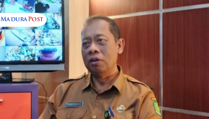 PROFIL. Potret Kepala DKPP Sumenep, Chainur Rasyid, saat berada di ruang kerjanya. (Istimewa for MaduraPost)