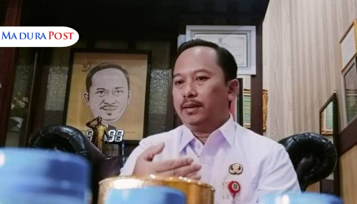 PROFIL. Potret Plt. Kepala BKPSDM Sumenep, Arif Firmanto, saat berada di ruang kerjanya. (Istimewa for MaduraPost)