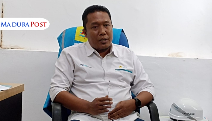 WAWANCARA. Potret Manager ULP PLN Sumenep, Pangky Yonkynata Ardiyansyah, saat dikonfirmasi di ruang kerjanya belum lama ini. (M.Hendra.E/MaduraPost)