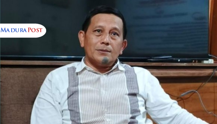 PROFIL. Potret Kepala Dinsos P3A Sumenep, Mustangin, saat berada di ruang kerjanya. (Istimewa for MaduraPost)