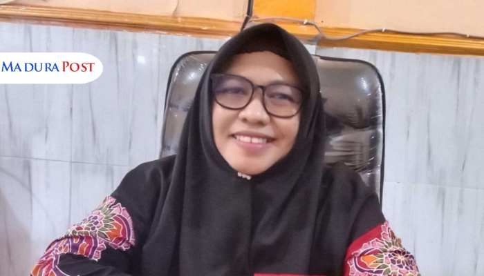 PROFIL. Kepala Dinkes P2KB Sumenep, drg. Ellya Fardasah, saat berada di ruang kerjanya. (Istimewa for MaduraPost)