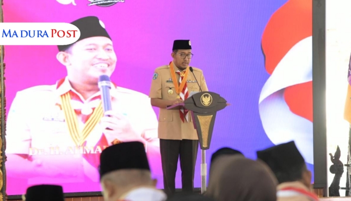 SAMBUTAN. Bupati Sumenep, Achmad Fauzi Wongsojudo, menyampaikan sambutan dalam pelantikan Mabicab dan pengurus Kwarcab Gerakan Pramuka Sumenep di Pendopo Agung Keraton, Kamis (1/5/2025). (Istimewa for MaduraPost)