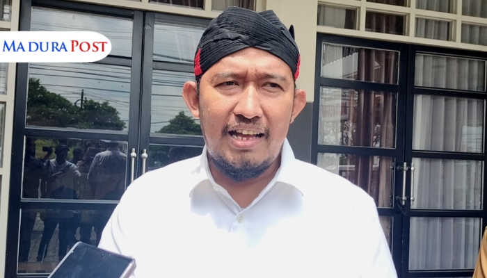 WAWANCARA. Potret Bupati Sumenep, Achmad Fauzi Wongsojudo, saat diwawancara MaduraPost beberapa waktu lalu. (M.Hendra.E/MaduraPost)