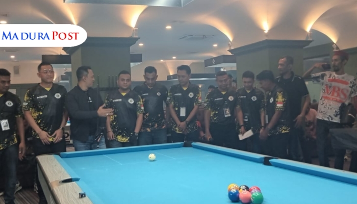 TURNAMEN. Para peserta Turnamen Open MBS Billiard Se-Jawa Timur berkumpul sebelum pertandingan dimulai di arena MBS Billiard Sumenep, Sabtu (3/5/2025). (Istimewa for MaduraPost)
