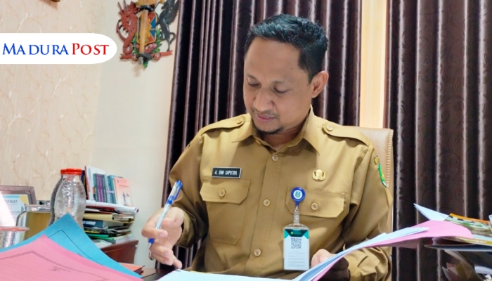 PROFIL. Potret Kepala Disdik Sumenep, Agus Dwi Saputra, saat ditemui MaduraPost di ruang kerjanya beberapa waktu lalu. (M.Hendra.E/MaduraPost)