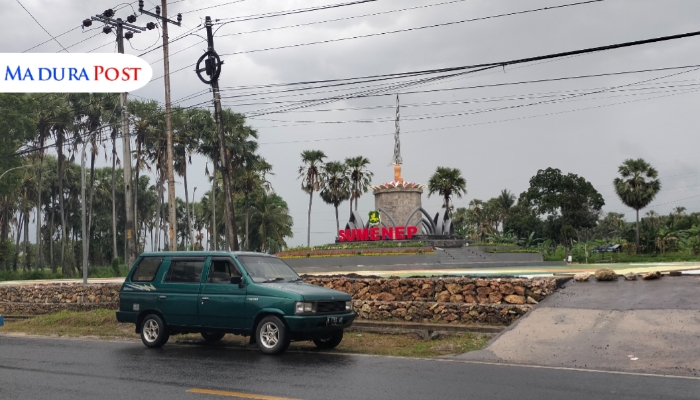 MONUMENT. Potret Tugu Keris yang berlokasi di Desa Sendang, Kecamatan Pragaan, Kabupaten Sumenep, Madura, Jawa Timur. (M.Hendra.E/MaduraPost)