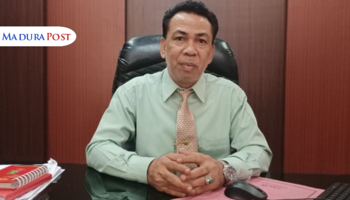 PROFIL. Kepala DPMD Sumenep, Anwar Syahroni Yusuf, saat berada di ruang kerjanya. (Istimewa for MaduraPost)