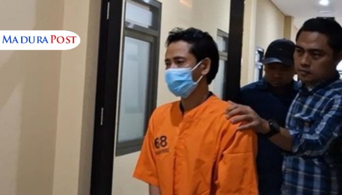 DIVONIS. Terdakwa Bambang Eko Iswanto mengenakan rompi tahanan dan masker saat digiring petugas usai sidang vonis di Pengadilan Negeri Sumenep. (M.Hendra.E/MaduraPost)