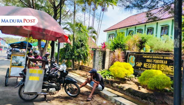 LOKASI. Tampak depan SMP Negeri 1 Sumenep di Jalan Payudan Barat, Pabian, Kecamatan Kota Sumenep, Jawa Timur. (M.Hendra.E/MaduraPost)