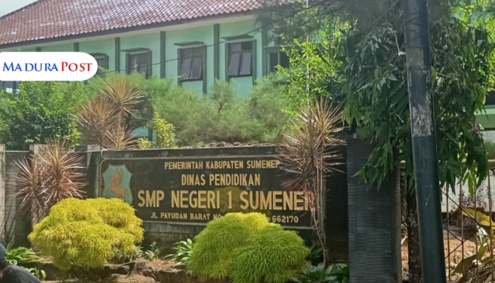 LOKASI. Tampak depan SMP Negeri 1 Sumenep di Jalan Payudan Barat, Pabian, Kecamatan Kota Sumenep, Jawa Timur. (M.Hendra.E/MaduraPost)