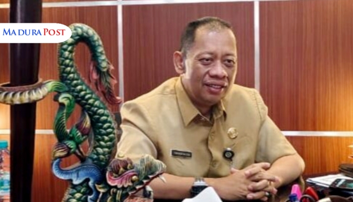 PROFIL. Potret Kepala DKPP Sumenep, Chainur Rasyid, saat berada di ruang kerjanya. (Istimewa for MaduraPost)