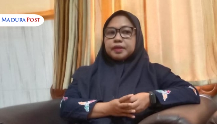 PROFIL. Potret Kepala Dinkes P2KB Sumenep, drg. Ellya Fardasah, saat berada di ruang kerjanya. (Istimewa for MaduraPost)