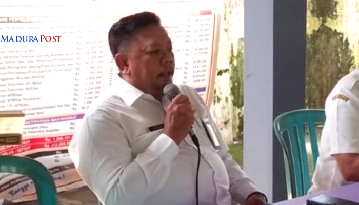 BIMBINGAN. Pengawas Koperasi Ahli Muda DKUPP Sumenep, Mohammad Bahar, saat memberikan sambutan dalam kegiatan sosialisasi Program Koperasi Merah Putih di Kecamatan Gapura. (Istimewa for MaduraPost)