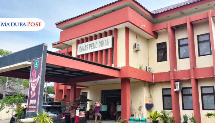 LOKASI. Potret Kantor Disdik Sumenep yang beralamat di Jalan Doktor Cipto, Kolor, Kecamatan Kota, tampak dari arah depan. (M.Hendra.E/MaduraPost)