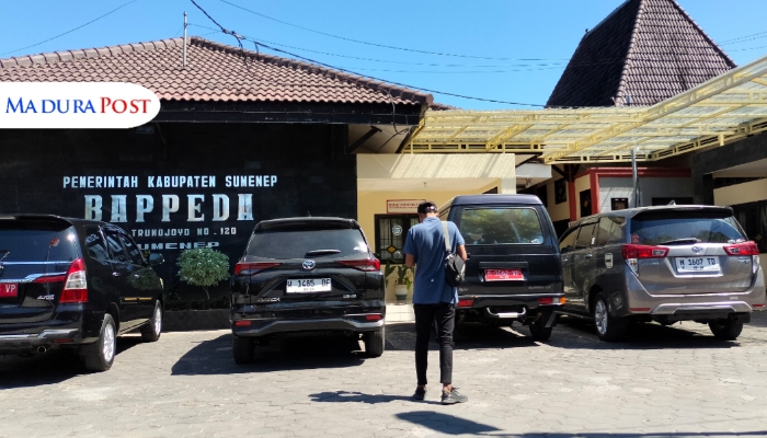 LOKASI. Potret Kantor Bappeda Sumenep yang berlokasi di Jalan Trunojoyo, Bangselok, Kecamatan Kota, tmapk dari arah depan. (M.Hendra.E/MaduraPost)