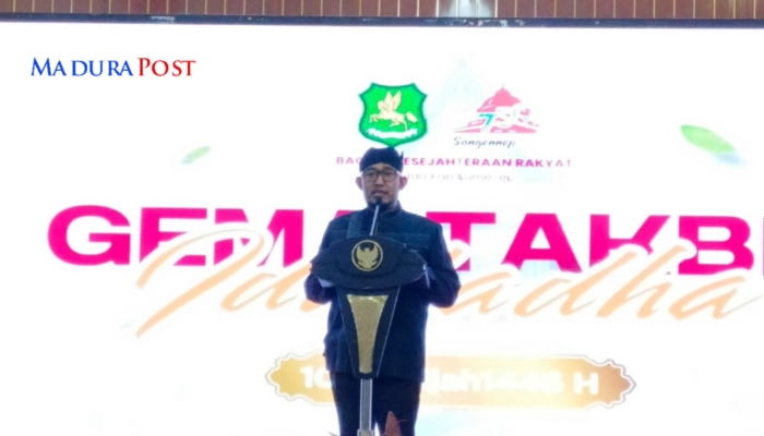 SAMBUTAN. Bupati Sumenep, Achmad Fauzi Wongsojudo saat memberikan sambutan dalam acara Gema Takbir Akbar Iduladha 1446 H di Pendopo Agung Keraton Sumenep, Kamis (5/6/2025) malam. (Istimewa for MaduraPost)