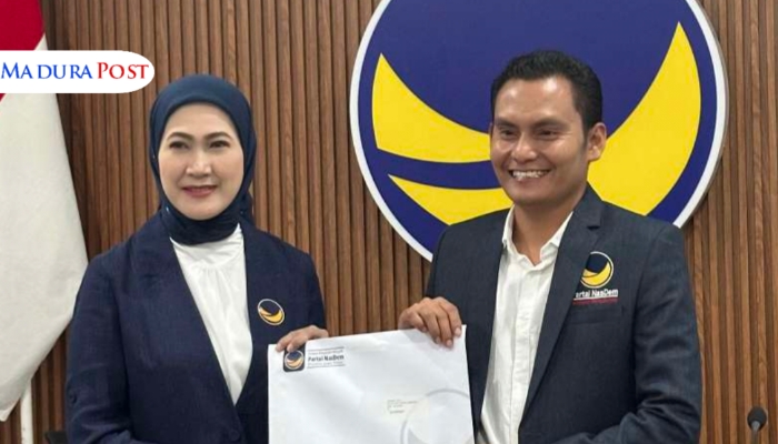 SAH. Akis Jasuli menerima surat keputusan sebagai Ketua DPD Partai NasDem Sumenep 2025–2029 dari DPP Partai NasDem di Jakarta. (Istimewa for MaduraPost)