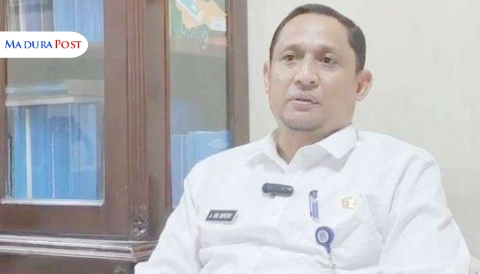 PROFIL. Potret Kepala Dinas Pendidikan Sumenep, Agus Dwi Saputra, saat berada di ruang kerjanya. (Istimewa for MaduraPost)