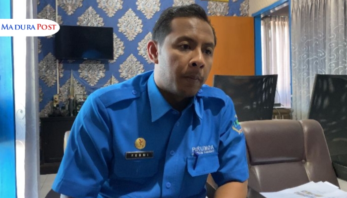 PROFIL. Potret Direktur PDAM Sumenep, Febmi Noerdiansyah, saat berada di ruang kerjanya. (Istimewa for MaduraPost)